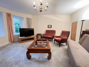 Spacious Flat Sleeps 8 near Princes Street